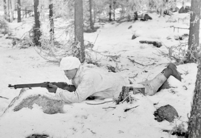 Finnish soldier with a M91/30 rifle, the Finnish version of the Russian-made Mosin-Nagant rifle. Much better than the Russian version, the M91/30 had excellent iron sights graded for 50-meter variations. Note the soldier’s hat cover, which also folded down over the face, completing the camouflage. Photo credit SA-Kuva